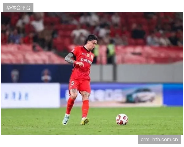 老将张琳芃随队实现个人第11次中超夺冠，超越郑智成为中国顶级联赛冠军第一人。